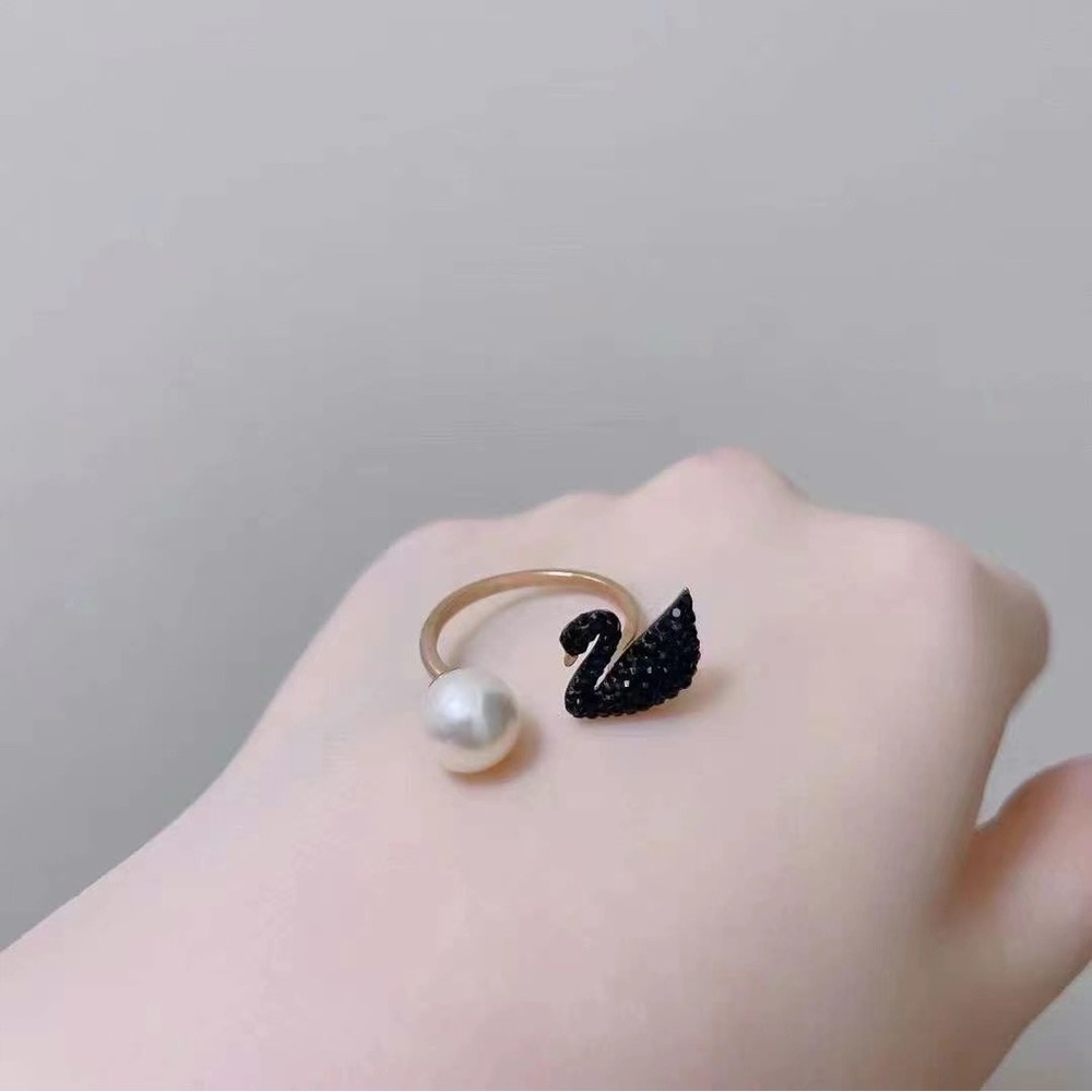 Swarovski Ring Iconic Swan Black Jet/ROSE Gold Stainless Steel Crystal Black
